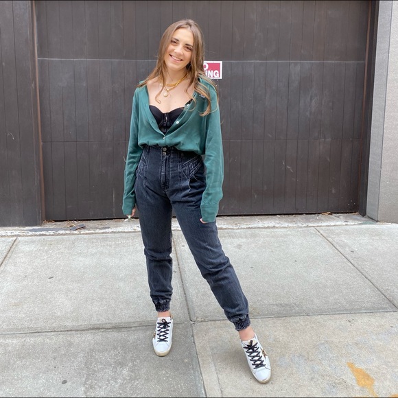 Meet your Posher, Nicole - Picture 3 of 6